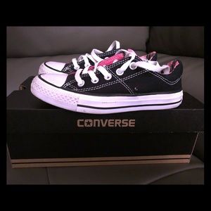 Women’s size 5 converse
